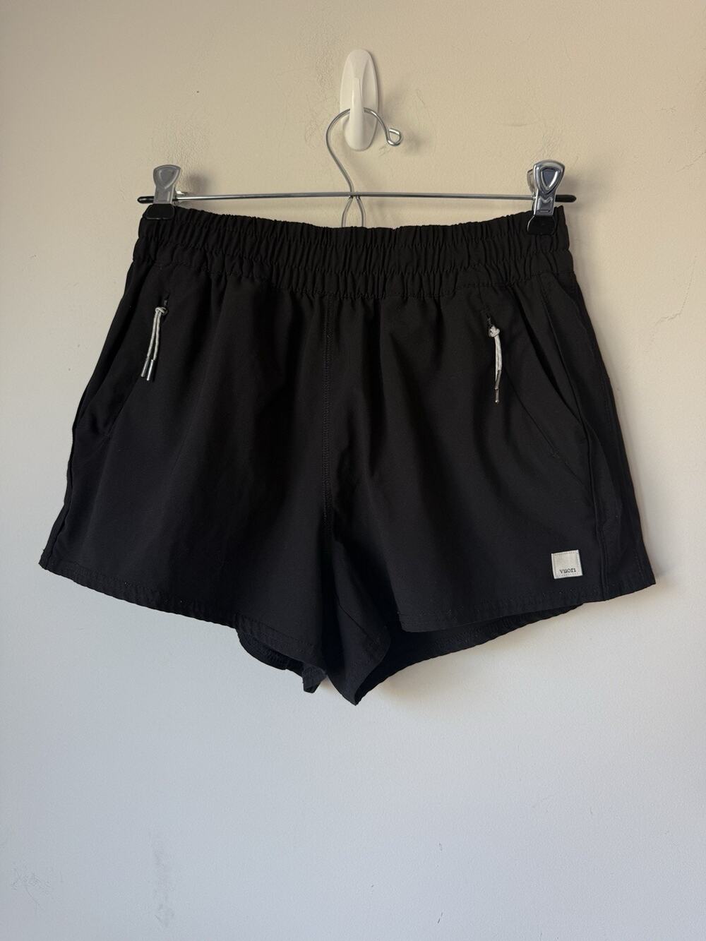 Vuori Dash Shorts Women’s Small Black Mid Rise 3” Unlined Double Pockets Gym